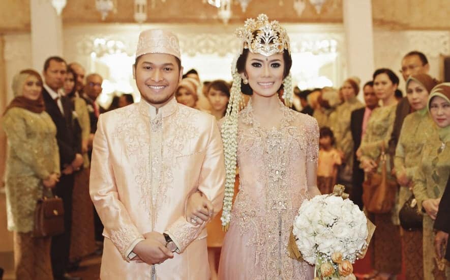 11 Indonesian Wedding Traditions - Etiquette - Ceremonies - Sacred ...