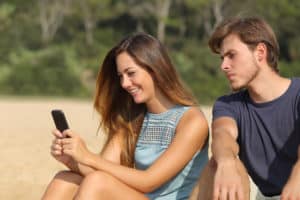 signs your girlfriend is cheating on you