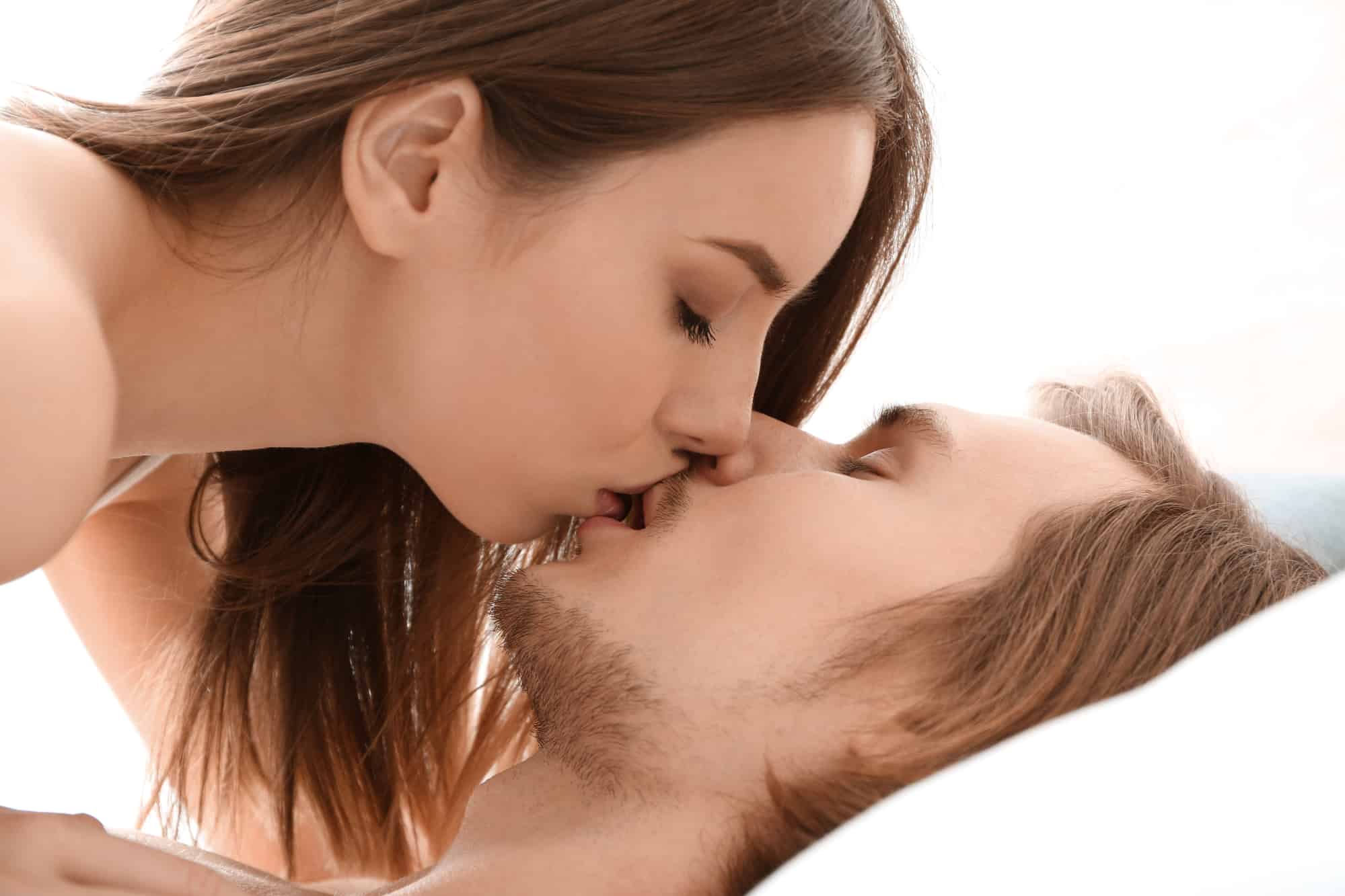 How to give romantic kiss
