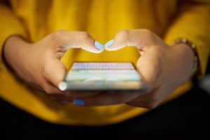 chat on social media
